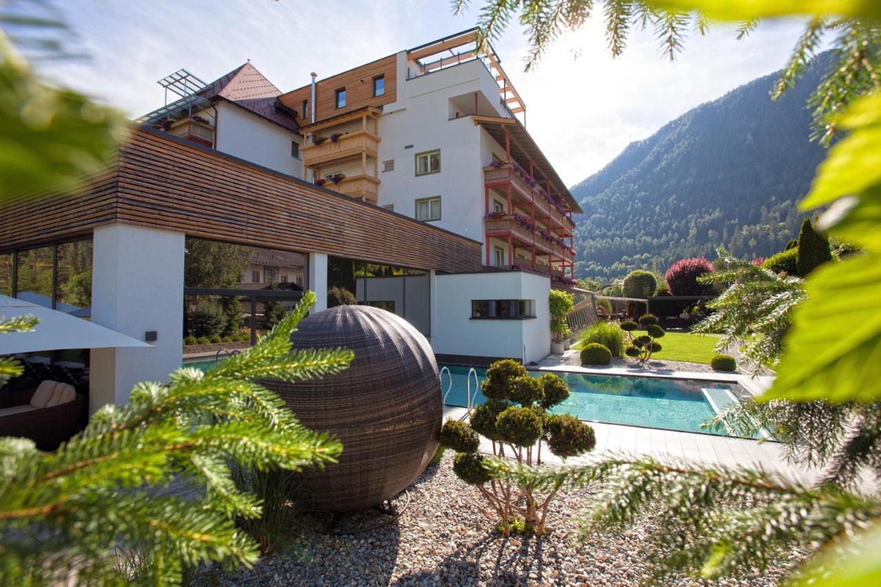 Truyenhof Hotel 4*